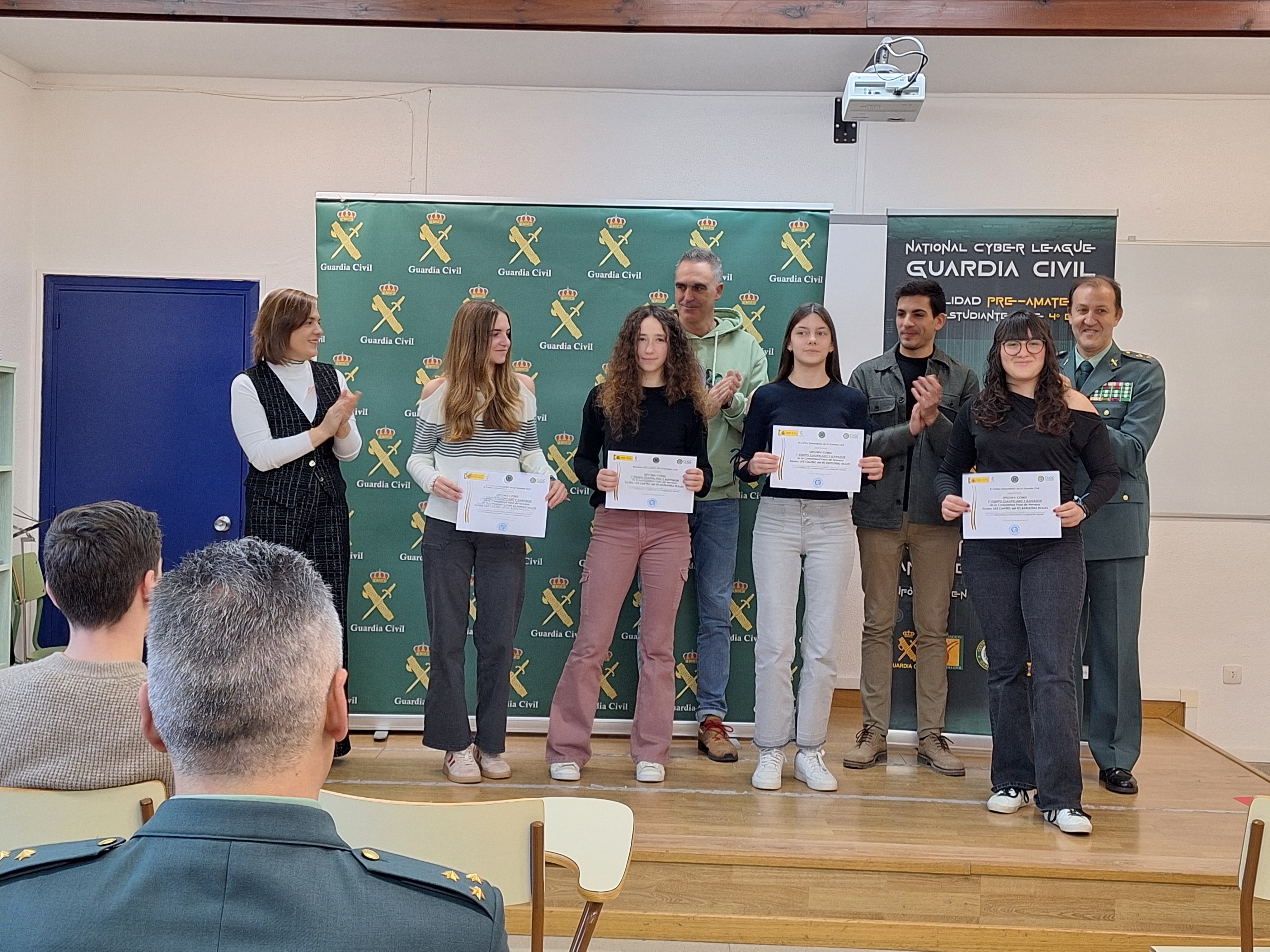 Entrega de los diplomas a las ganadoras provinciales de nuestro centro que en marzo nos irán a representar a Madrid